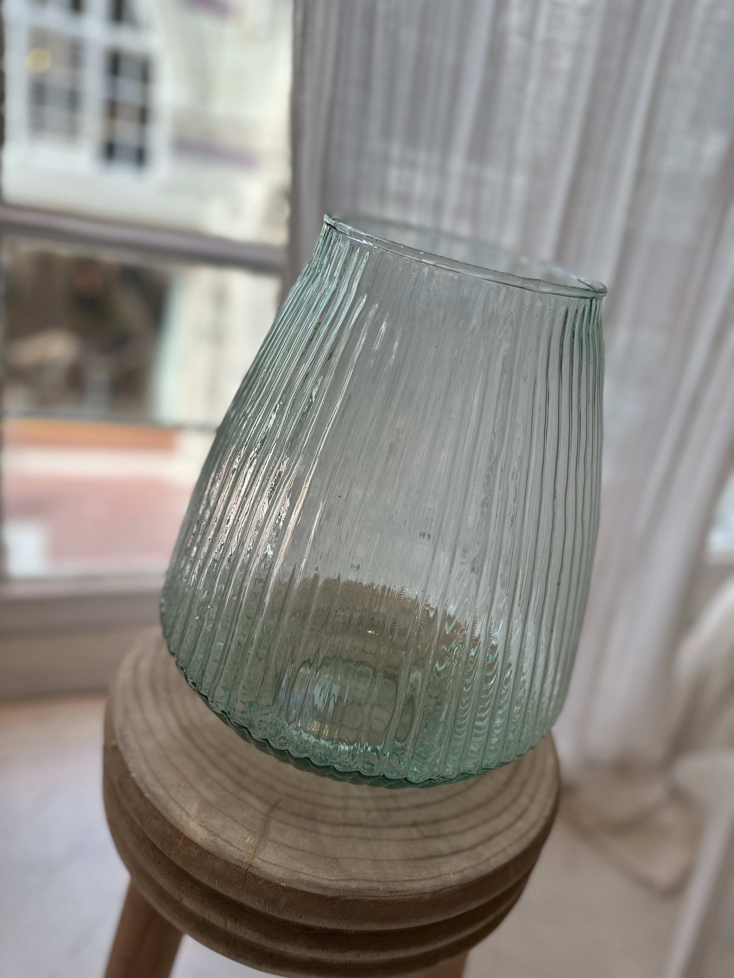 Hurricane Madrid glass vase