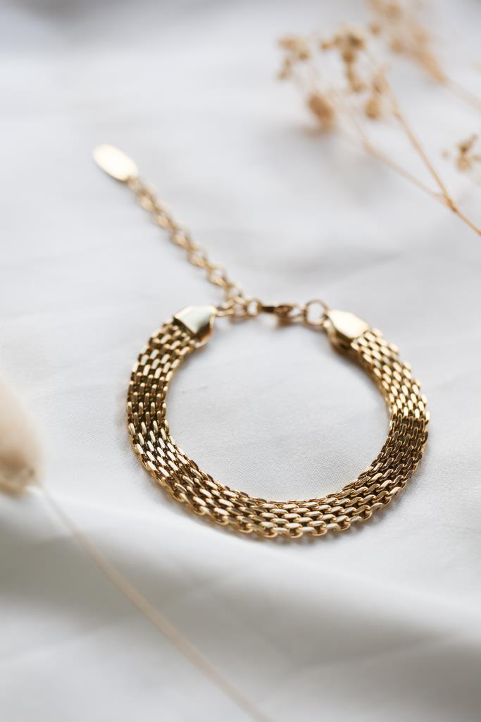 Flat links belt bracelet in gold