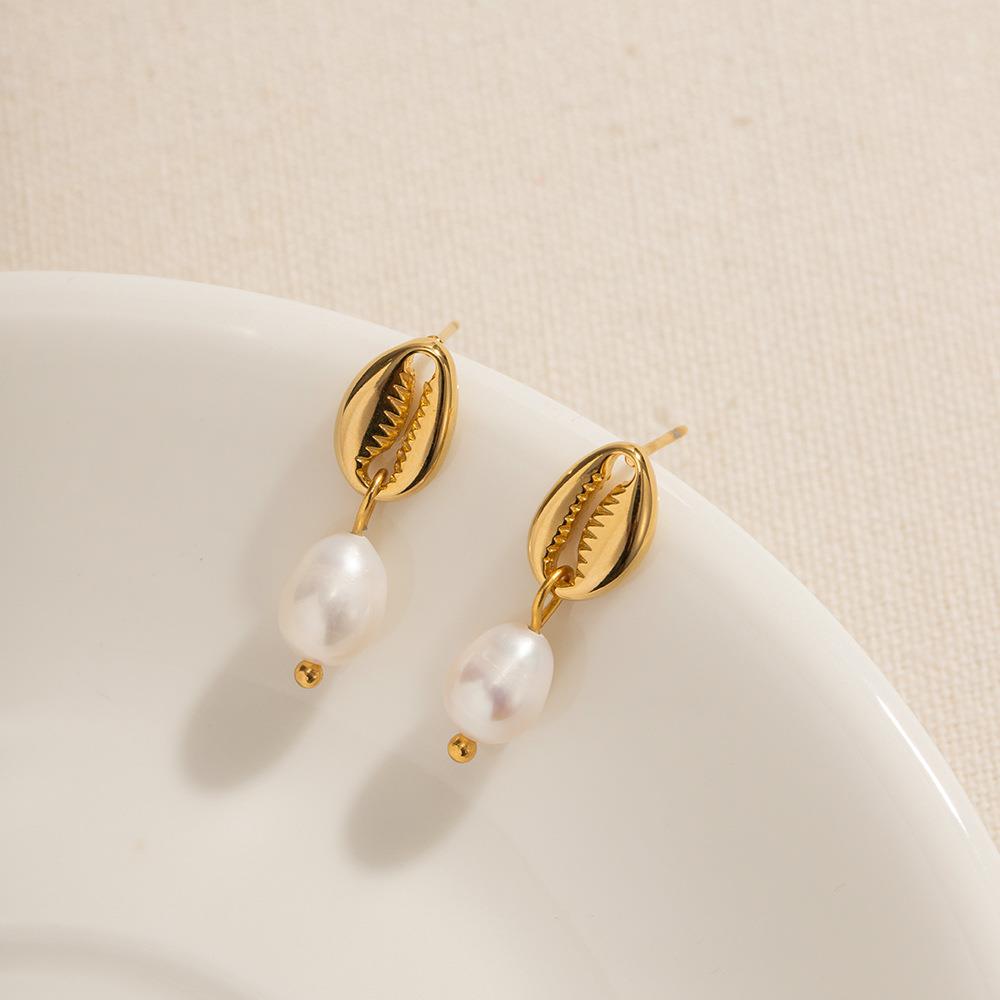 Cowrie shell & pearl drop earring