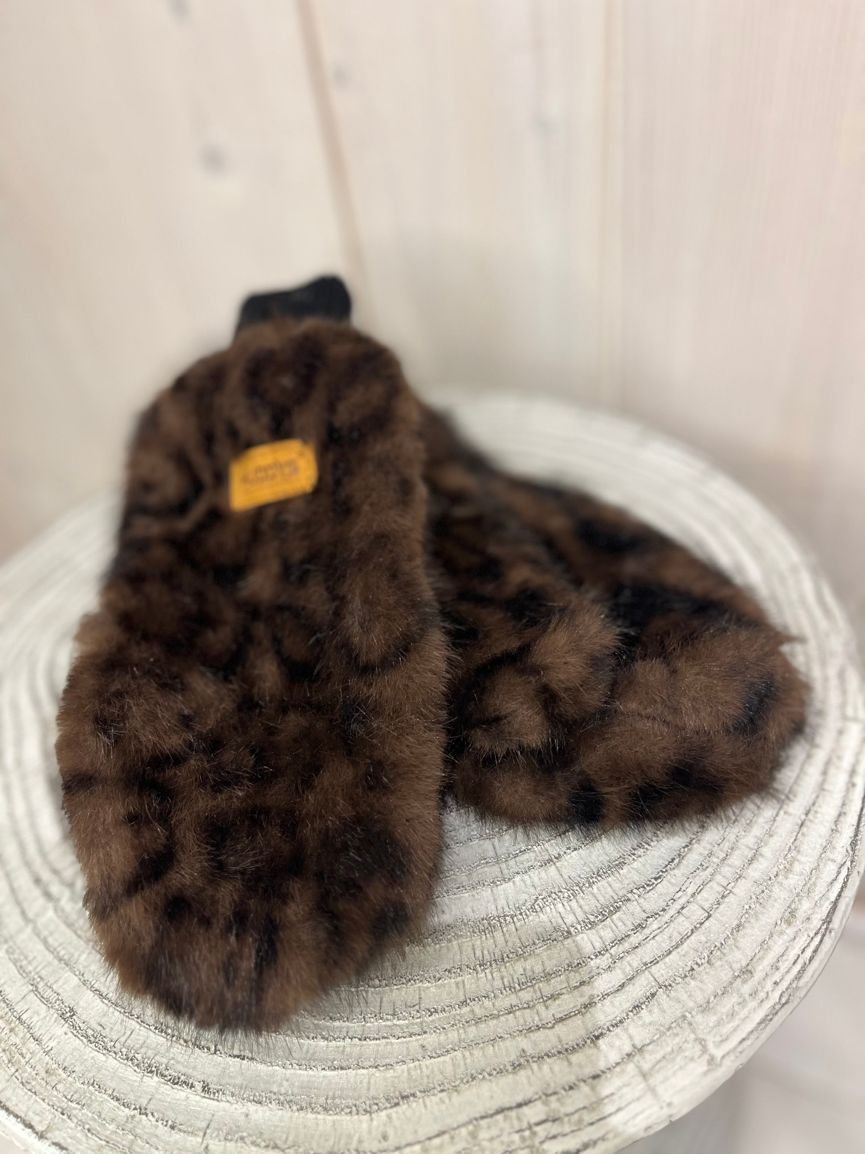 Freddie Faux Fur Mitten