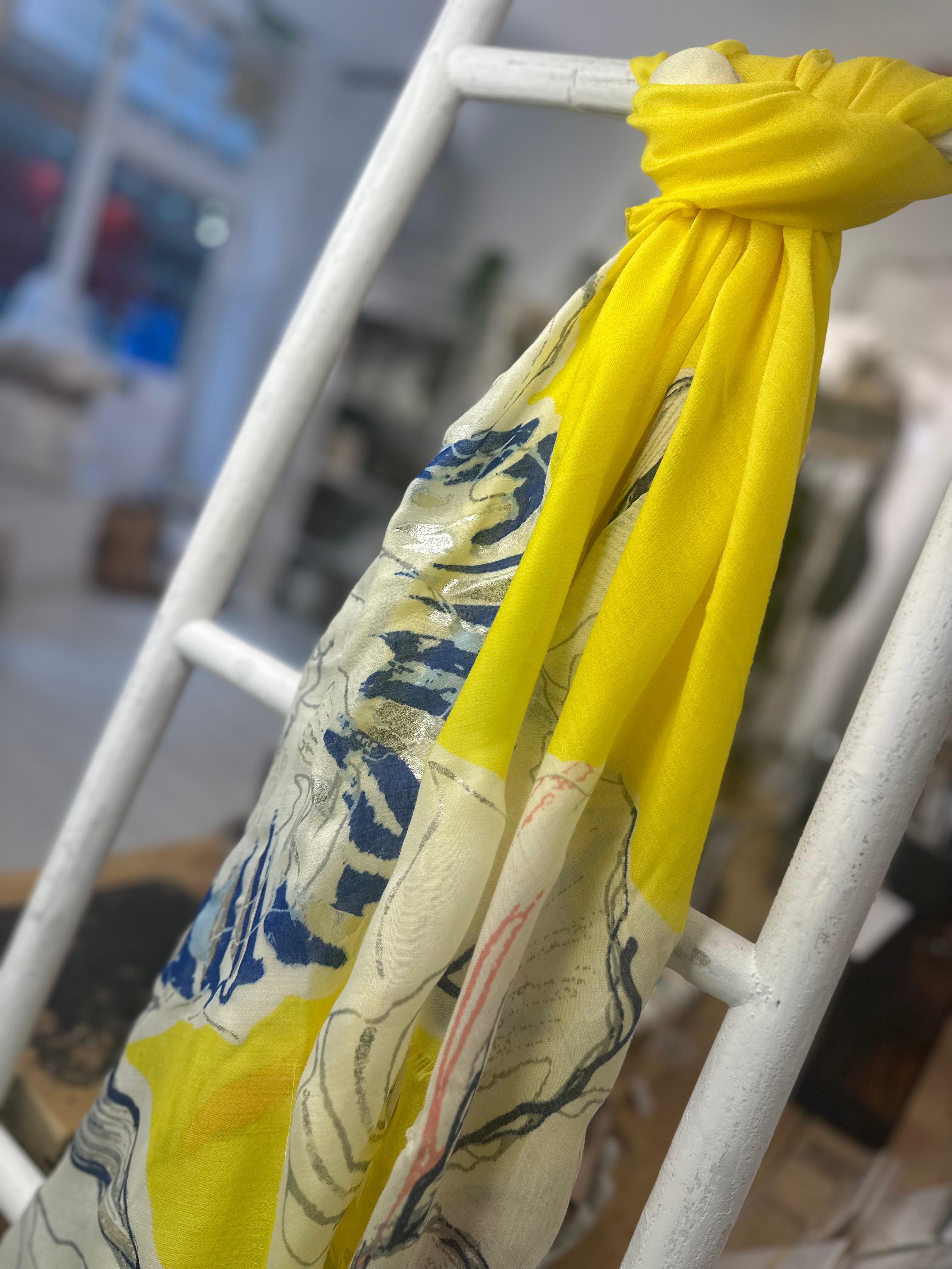 Graphic Floral Print Scarf