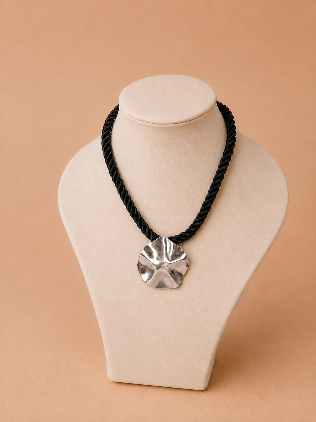 Rope Hammered Circle Necklace
