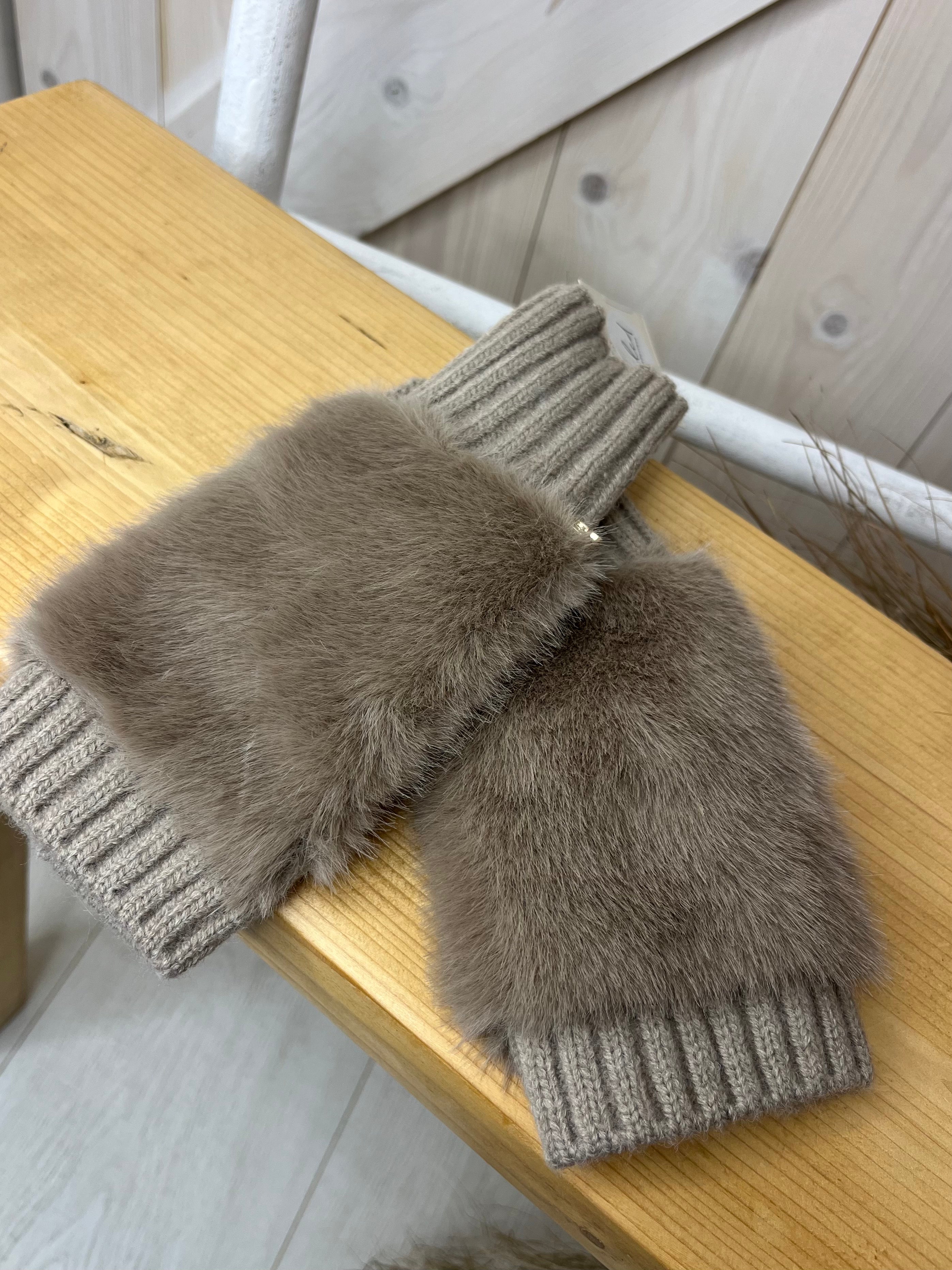 Fiona Faux Fur Fingerless Gloves