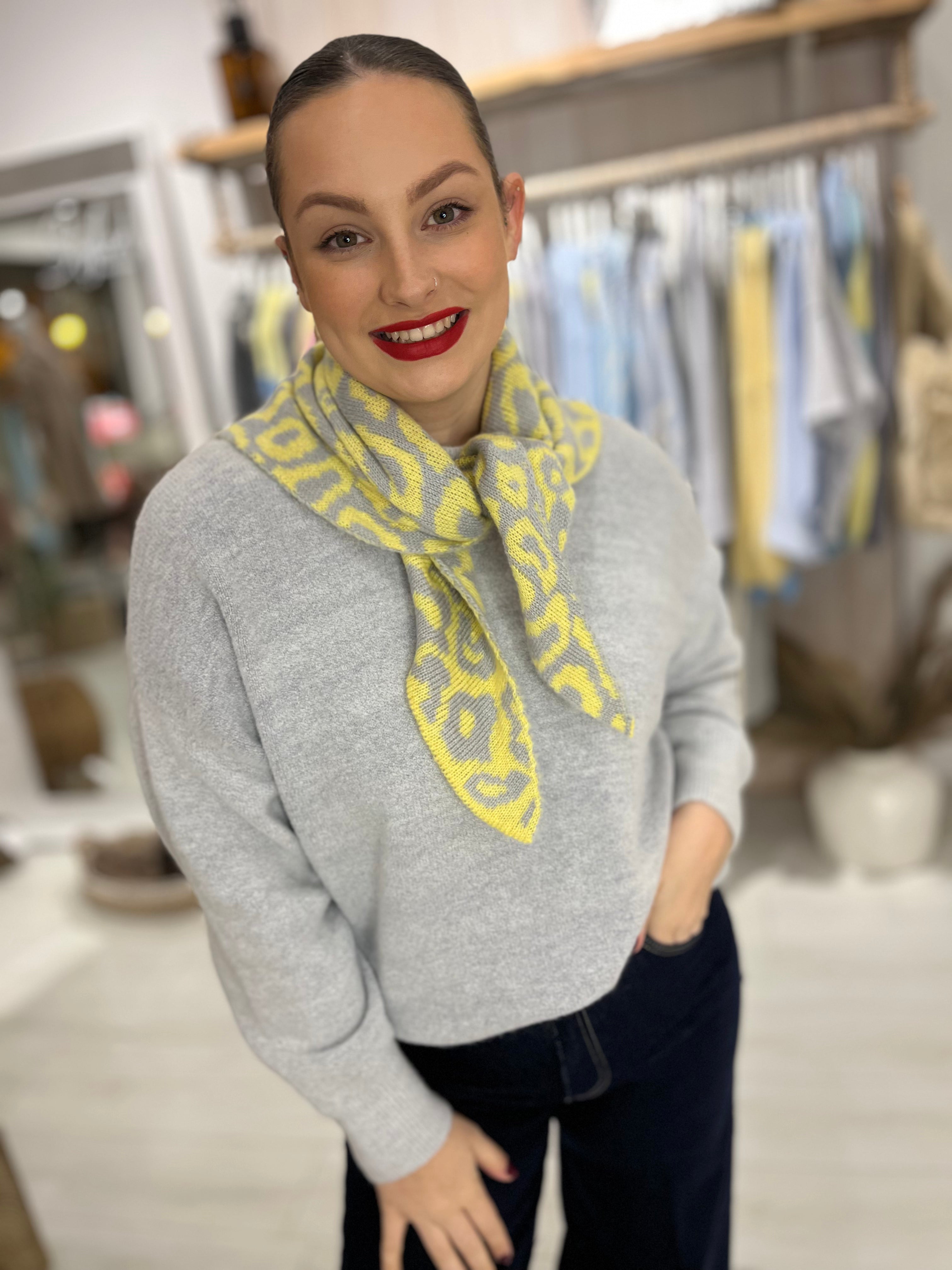 Abstract Leopard Knitted Neckerchief