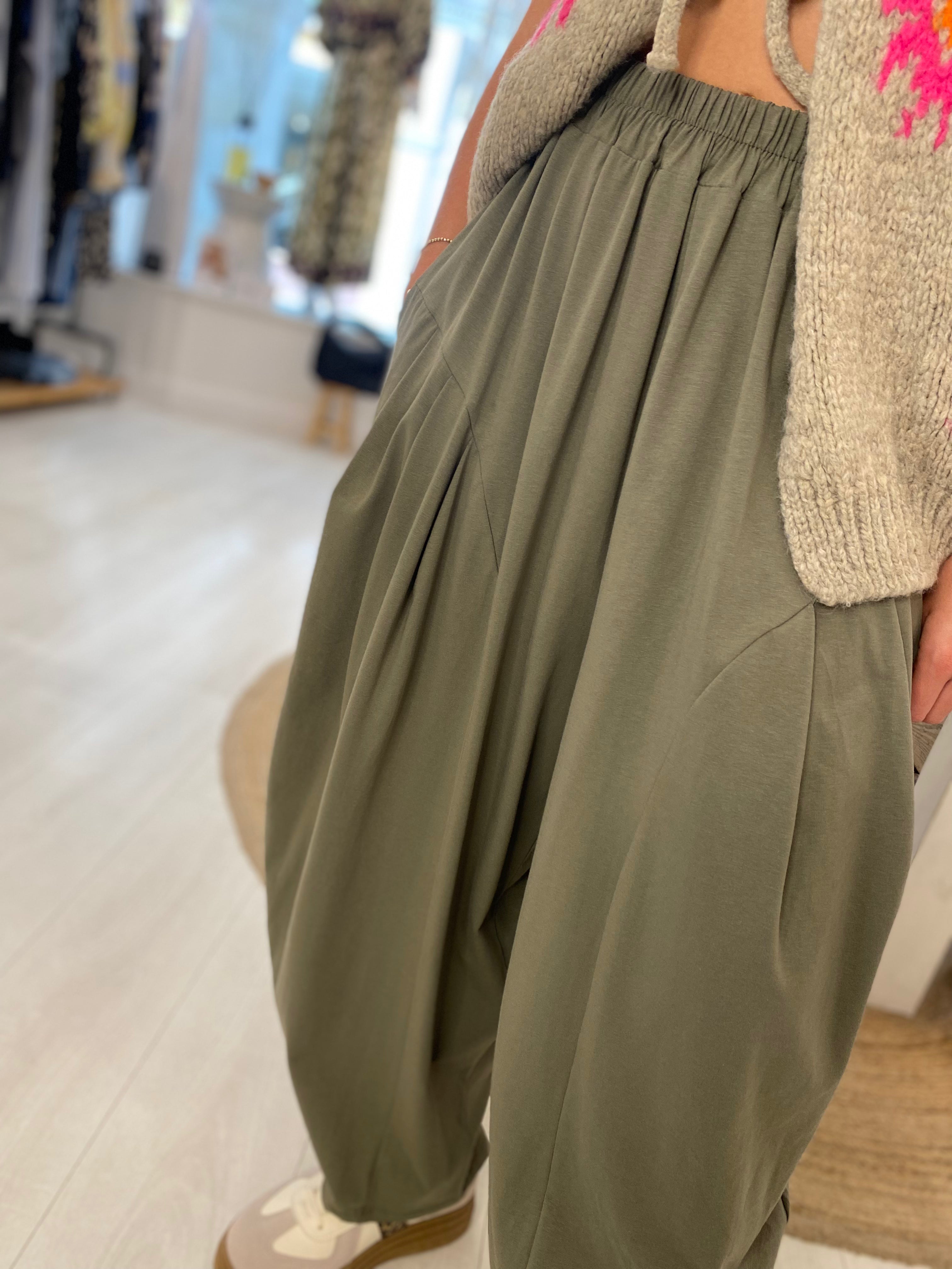 Farah Pleated Drop Crotch Cocoons