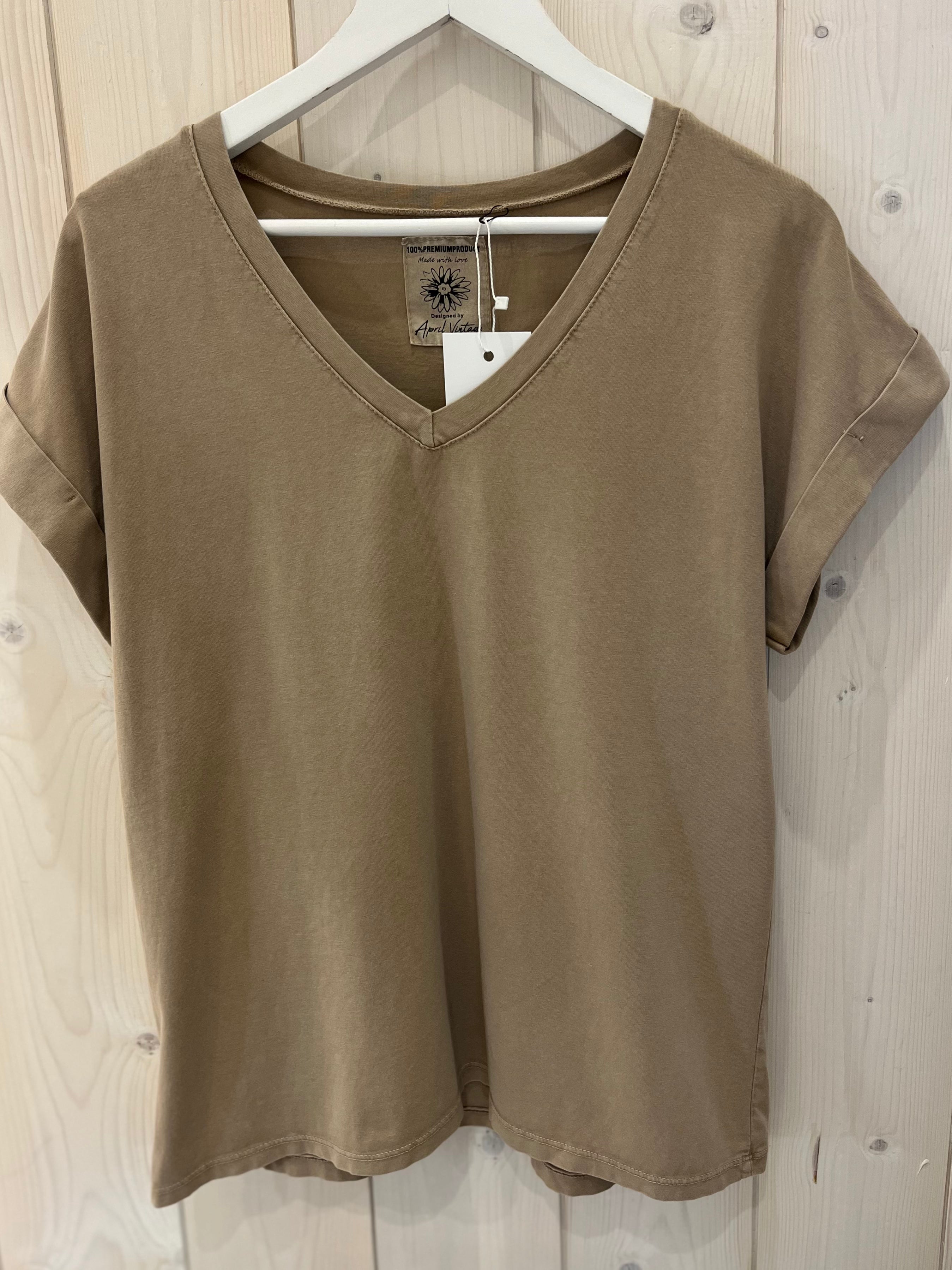 Vivie V-neck Tee