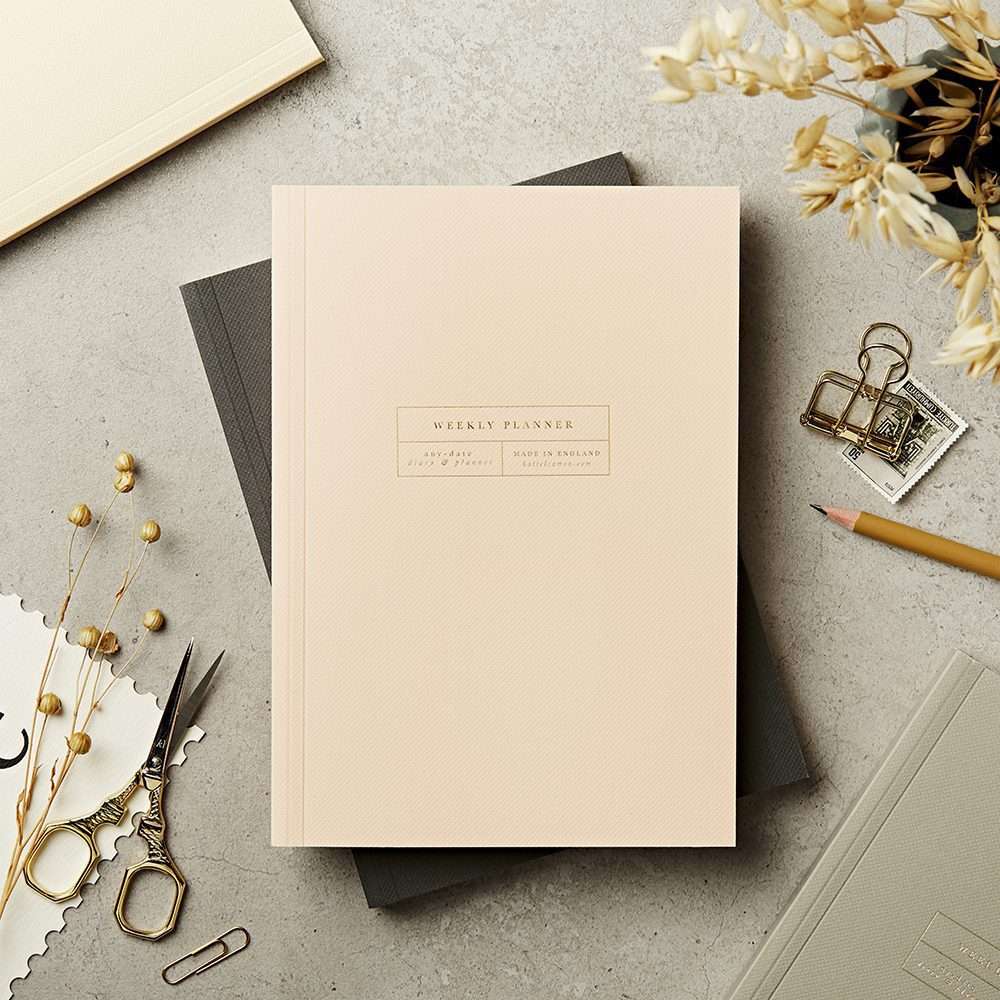 A5 LAY FLAT ANY DATE WEEKLY PLANNER IN SHELL