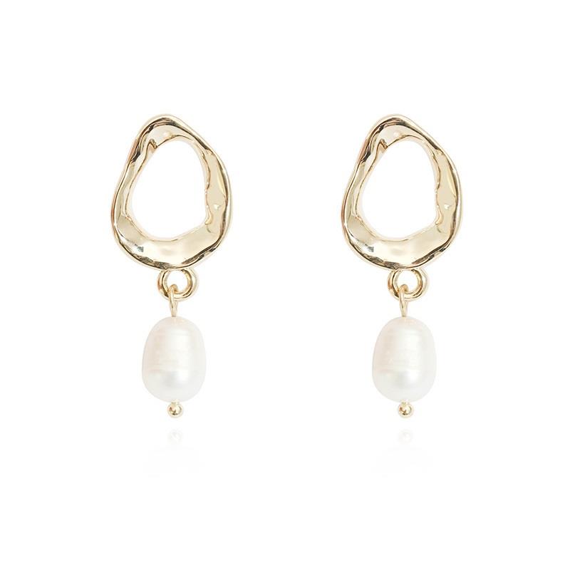 Misshape earring with freshwater pearl drop