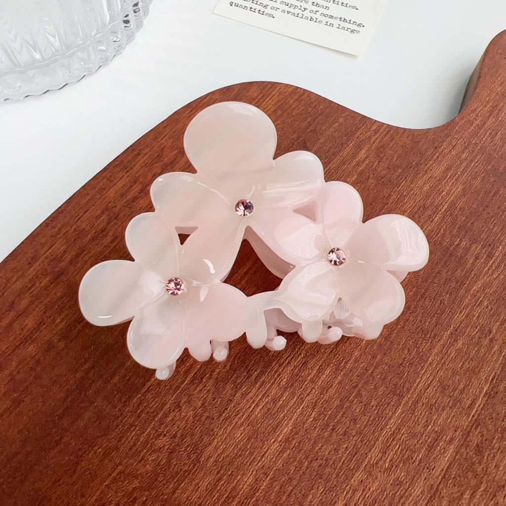 Triple Flower Claw Clip