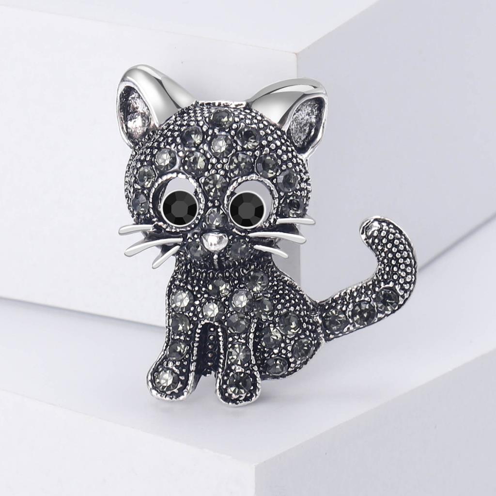 Embellished cat brooch