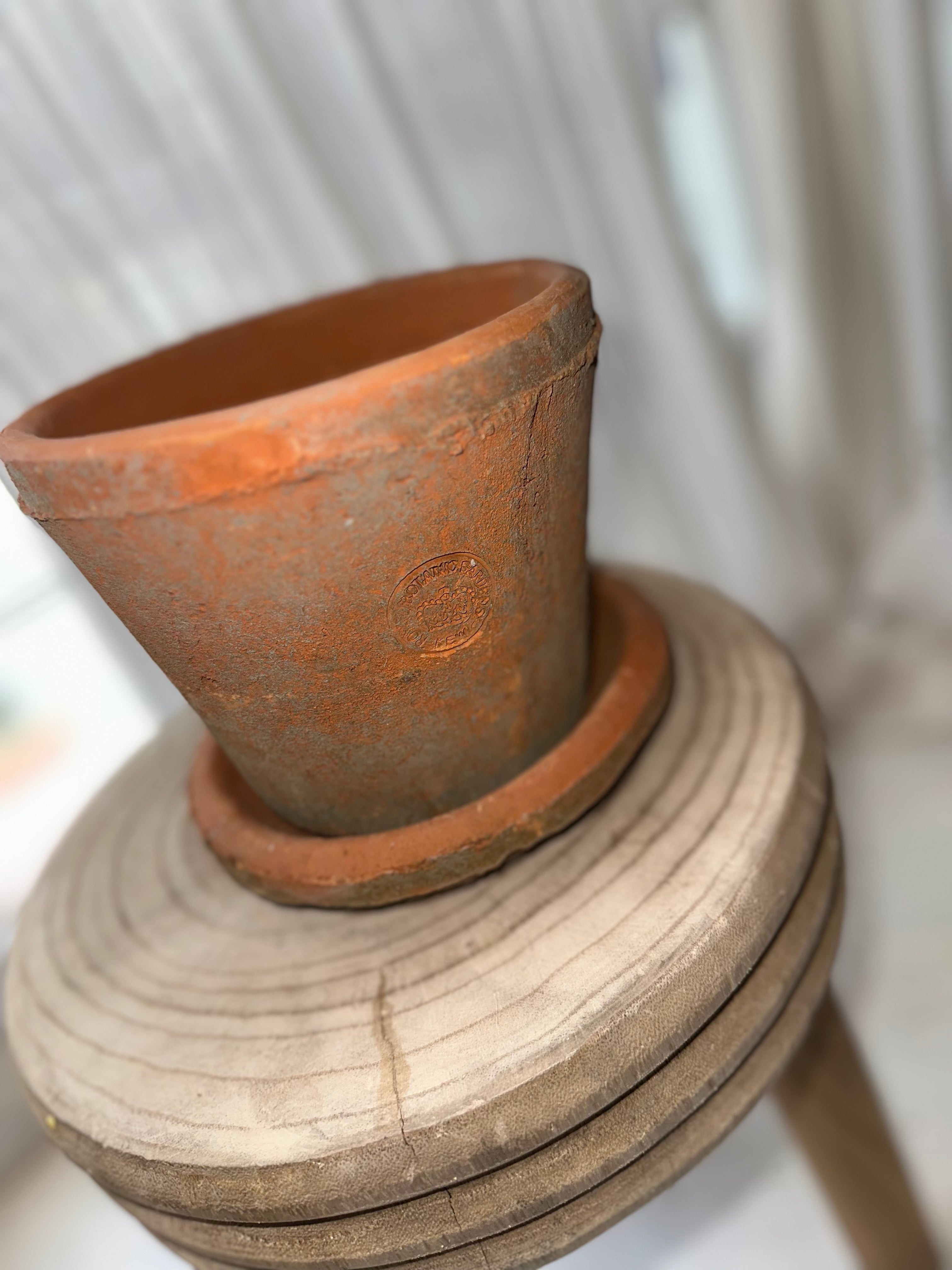 Kew Terracotta Pot Small