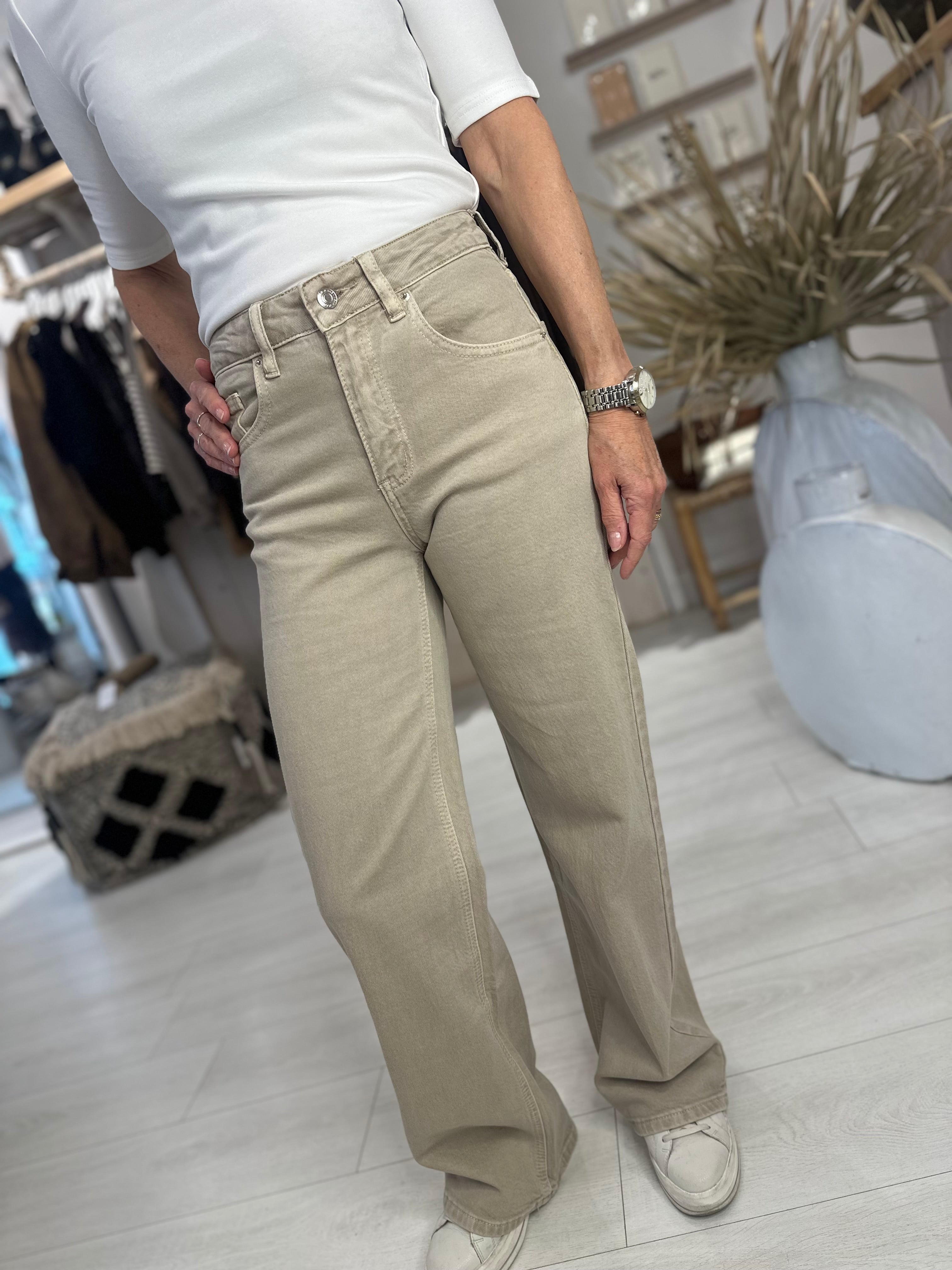 Nyah Dad Fit Jeans
