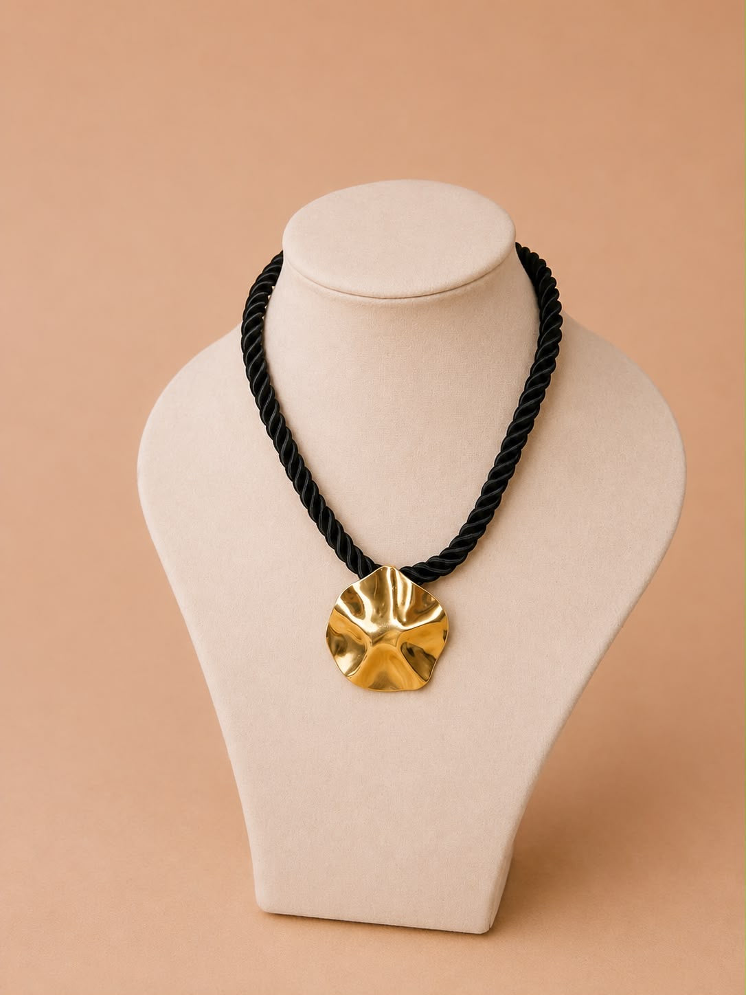 Rope Hammered Circle Necklace