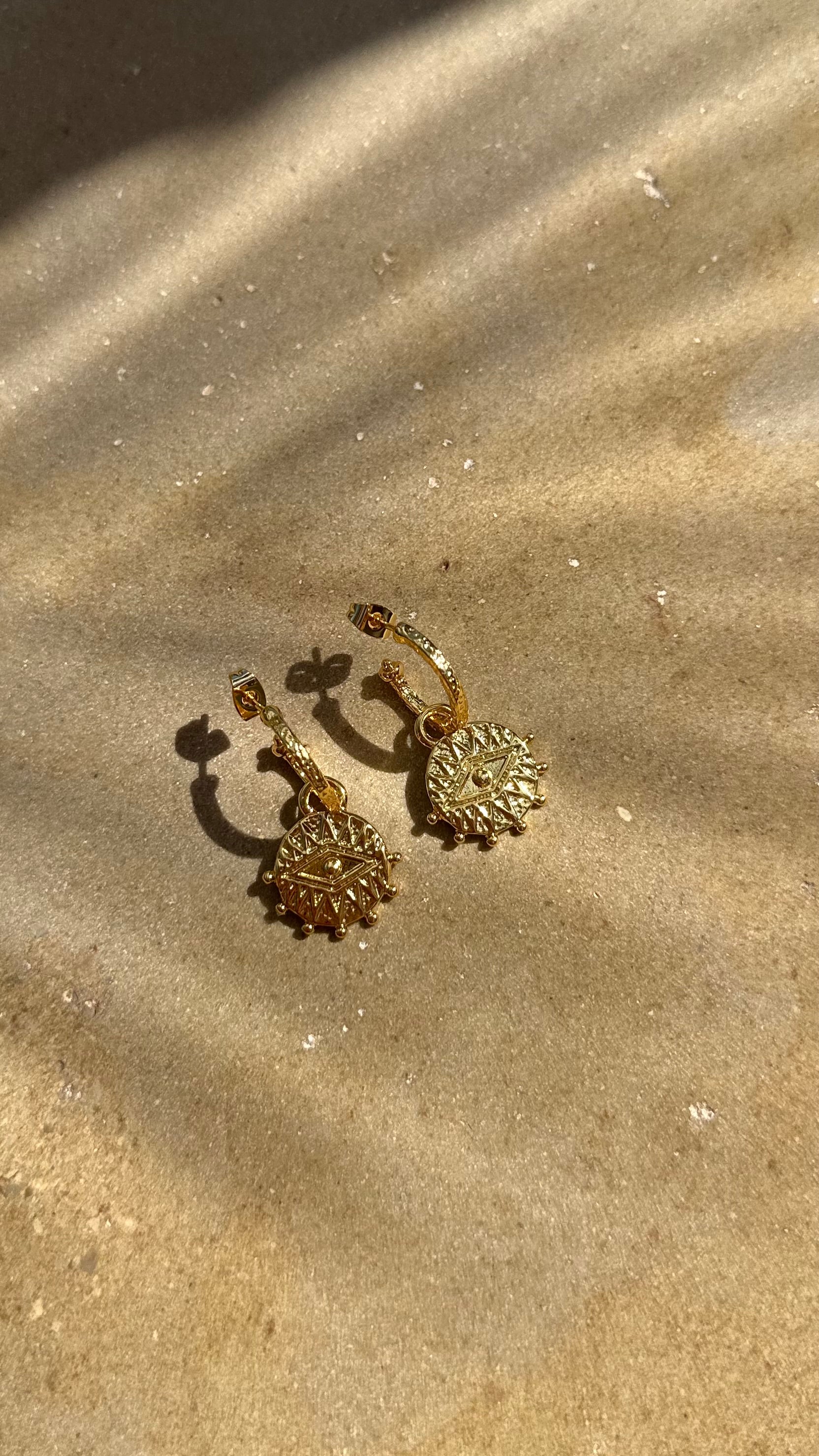 Ayna Seeing Eye Hoops