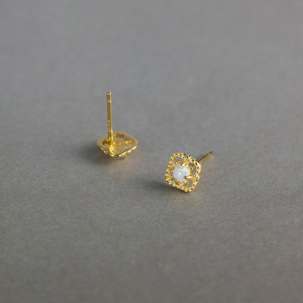 Mini Clover Stud Opal Centre: Gold