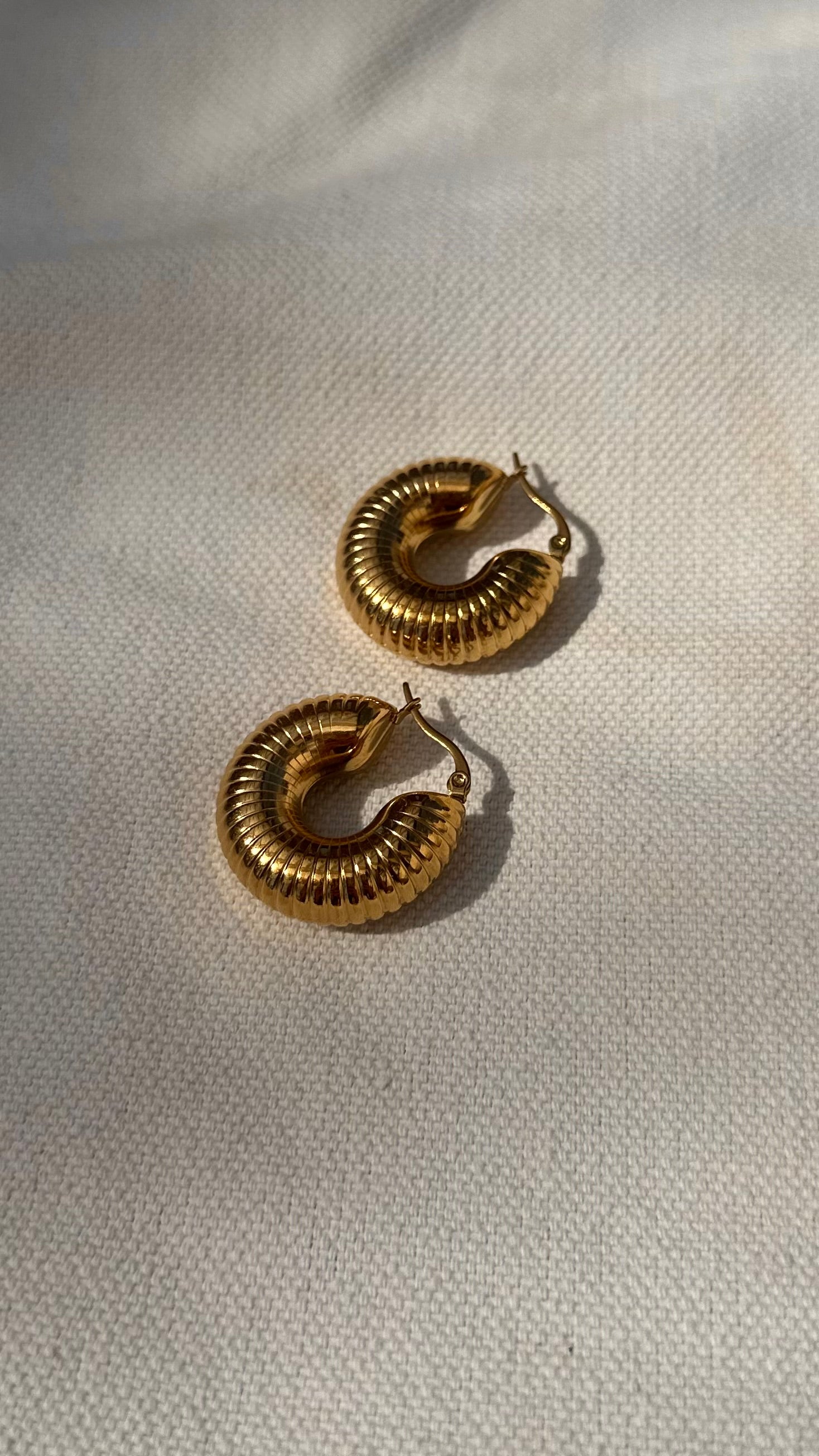 Lila Statement Hoops