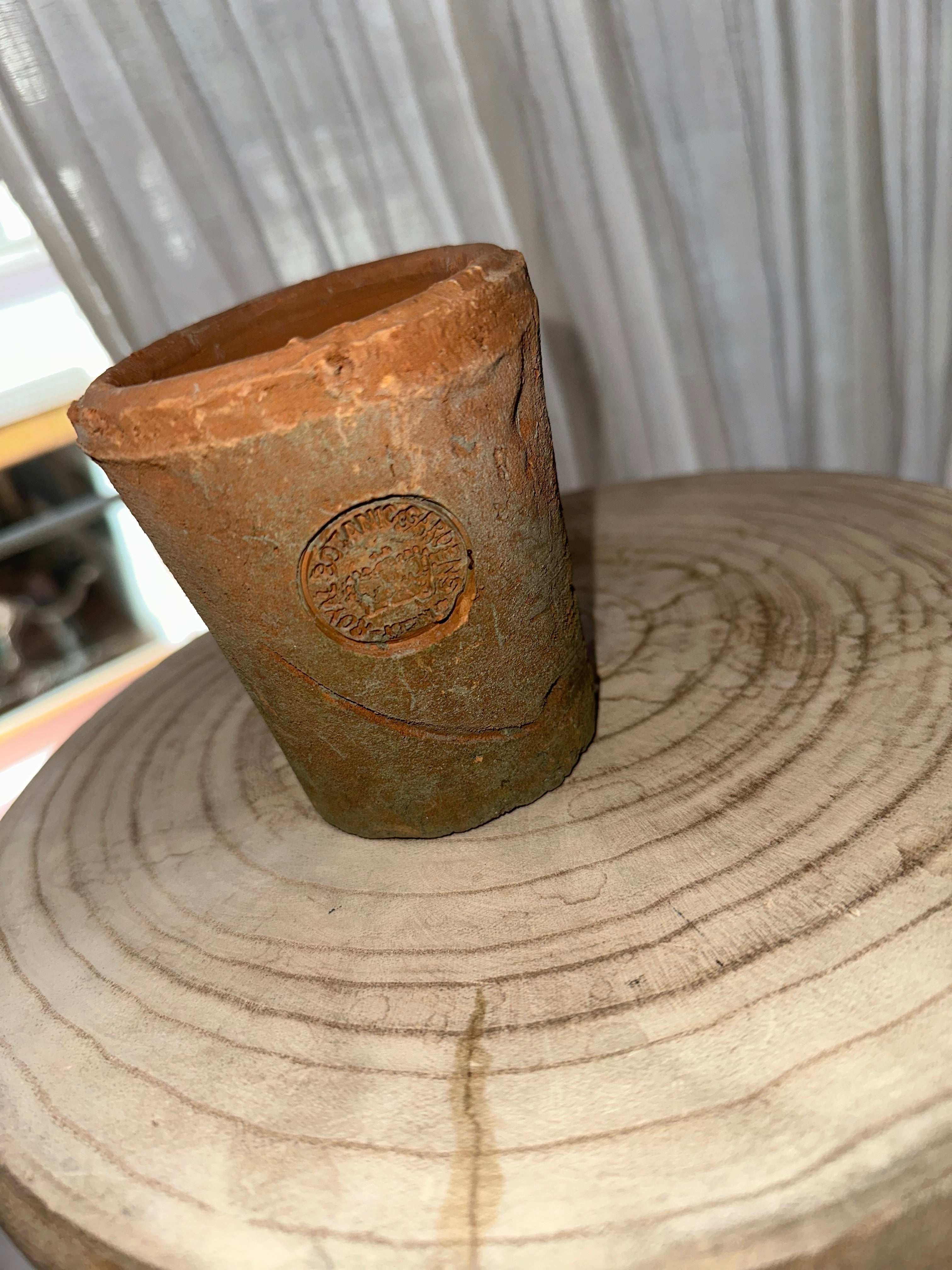Kew Terracotta cylinder pot