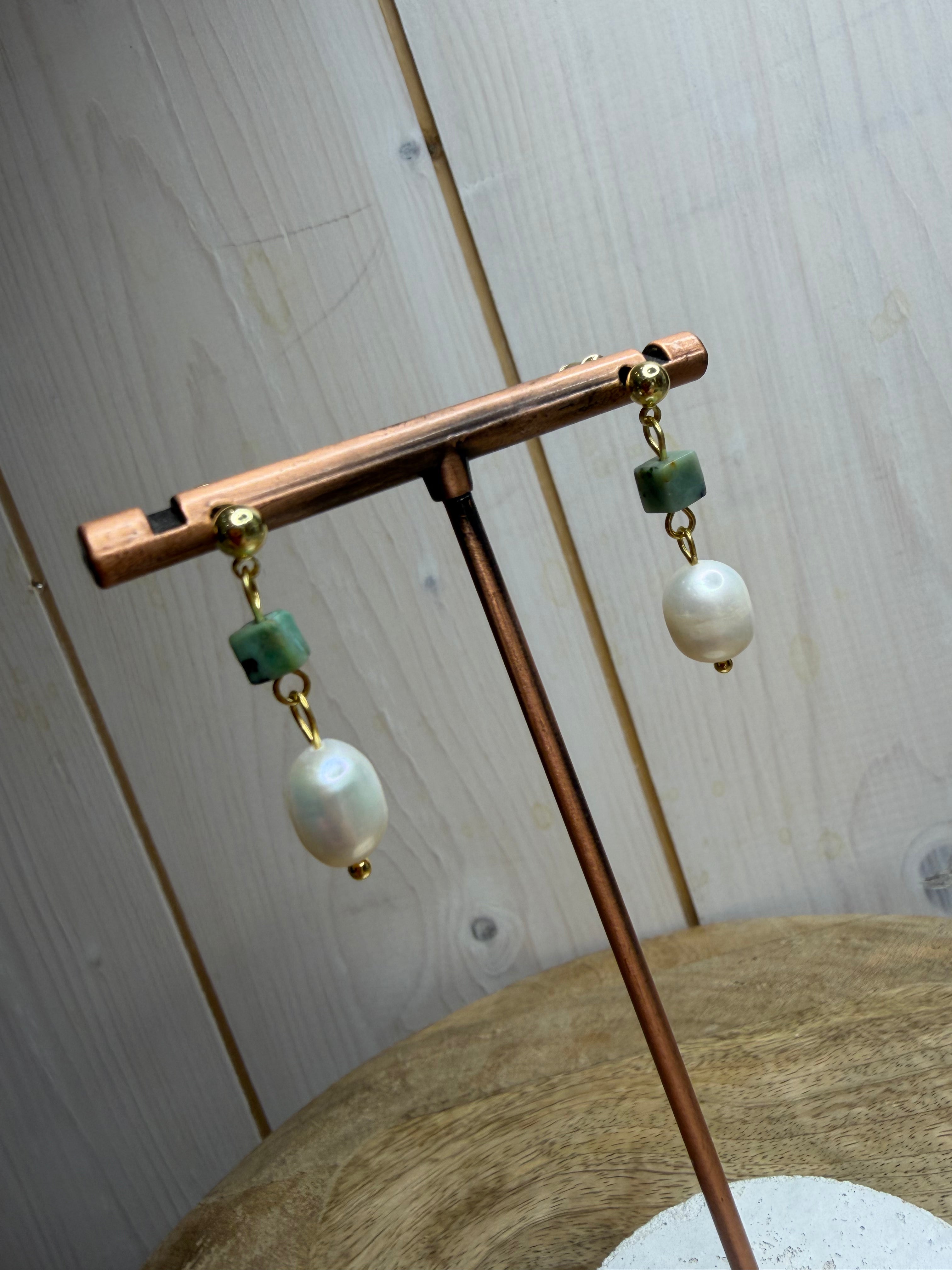 Natural stone & freshwater peal drop earrings