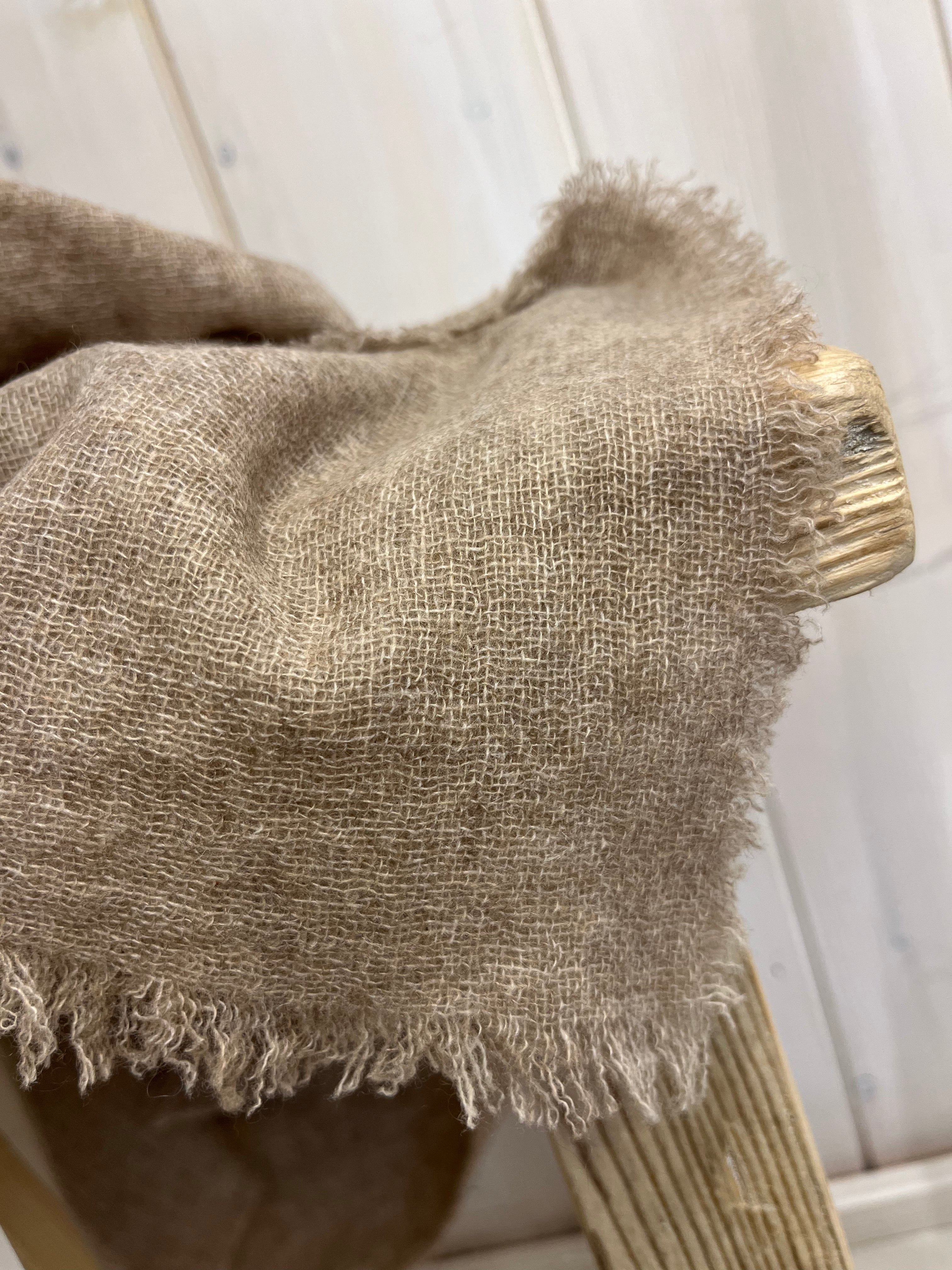 Luxury Cashmere Scarf: Mocha