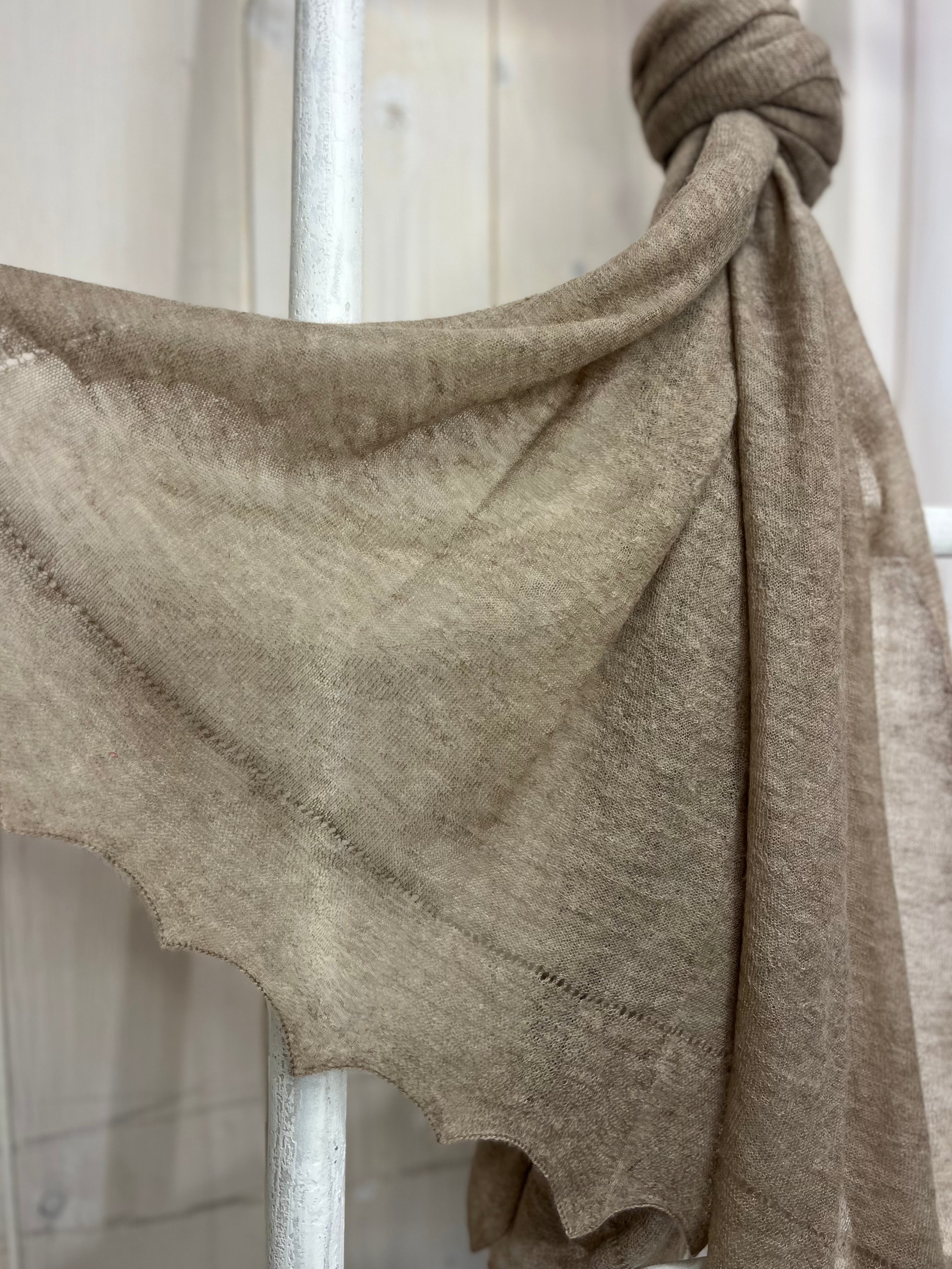 Luxury Cashmere Scarf: Mocha Scolloped Edge