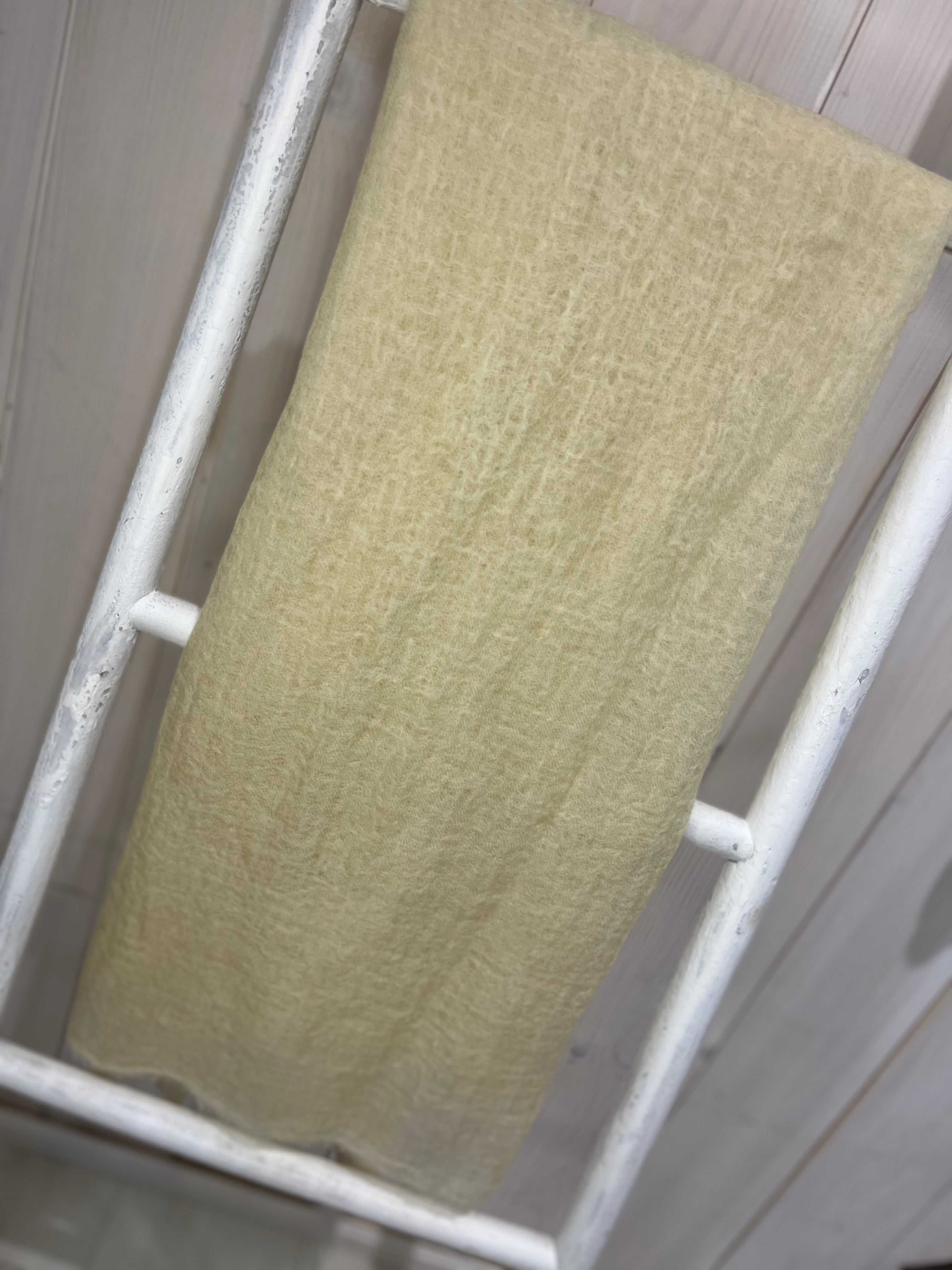 Luxury Cashmere Scarf: Buttermilk