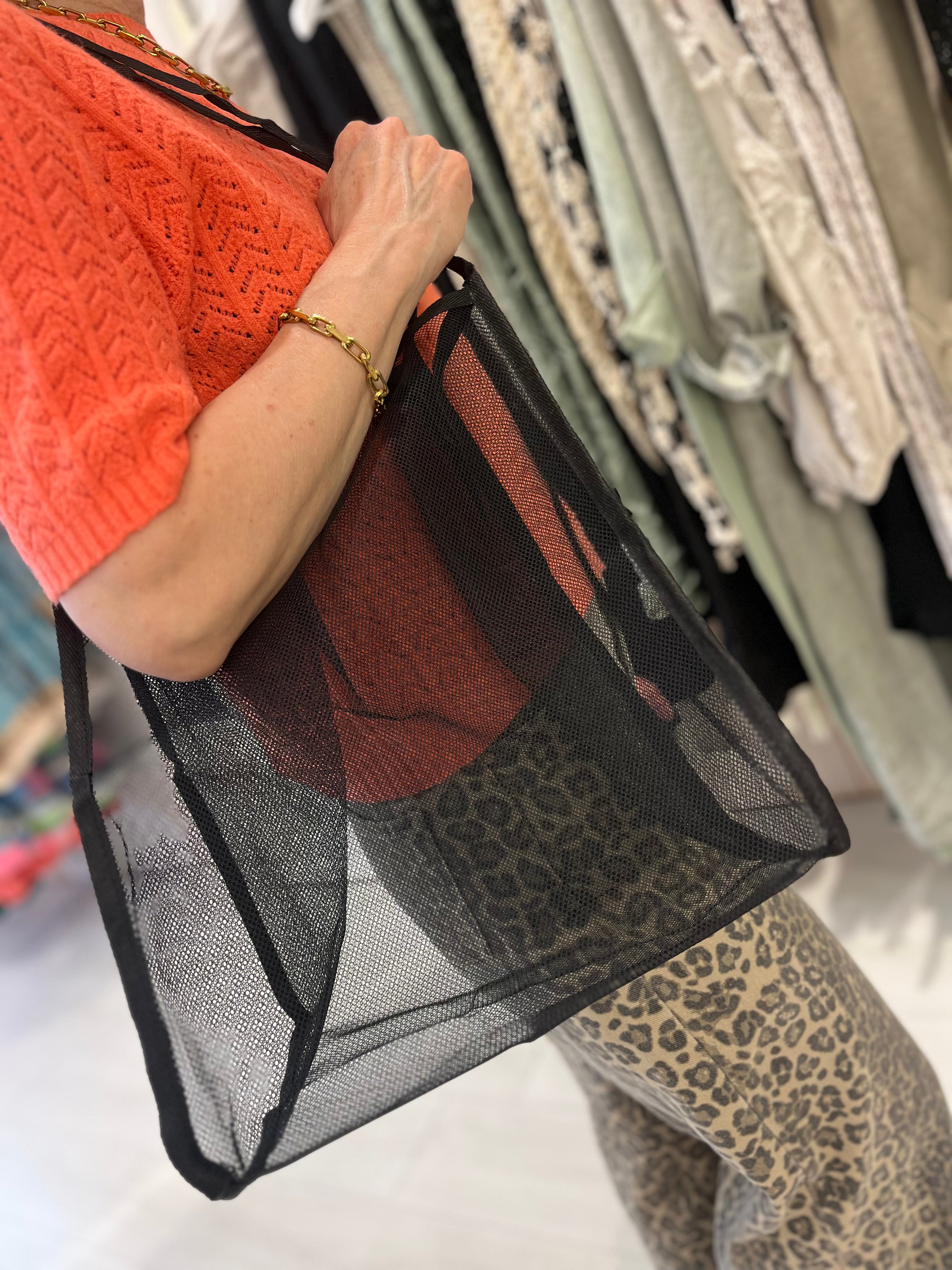 Mesh Shoulder Bag: Black