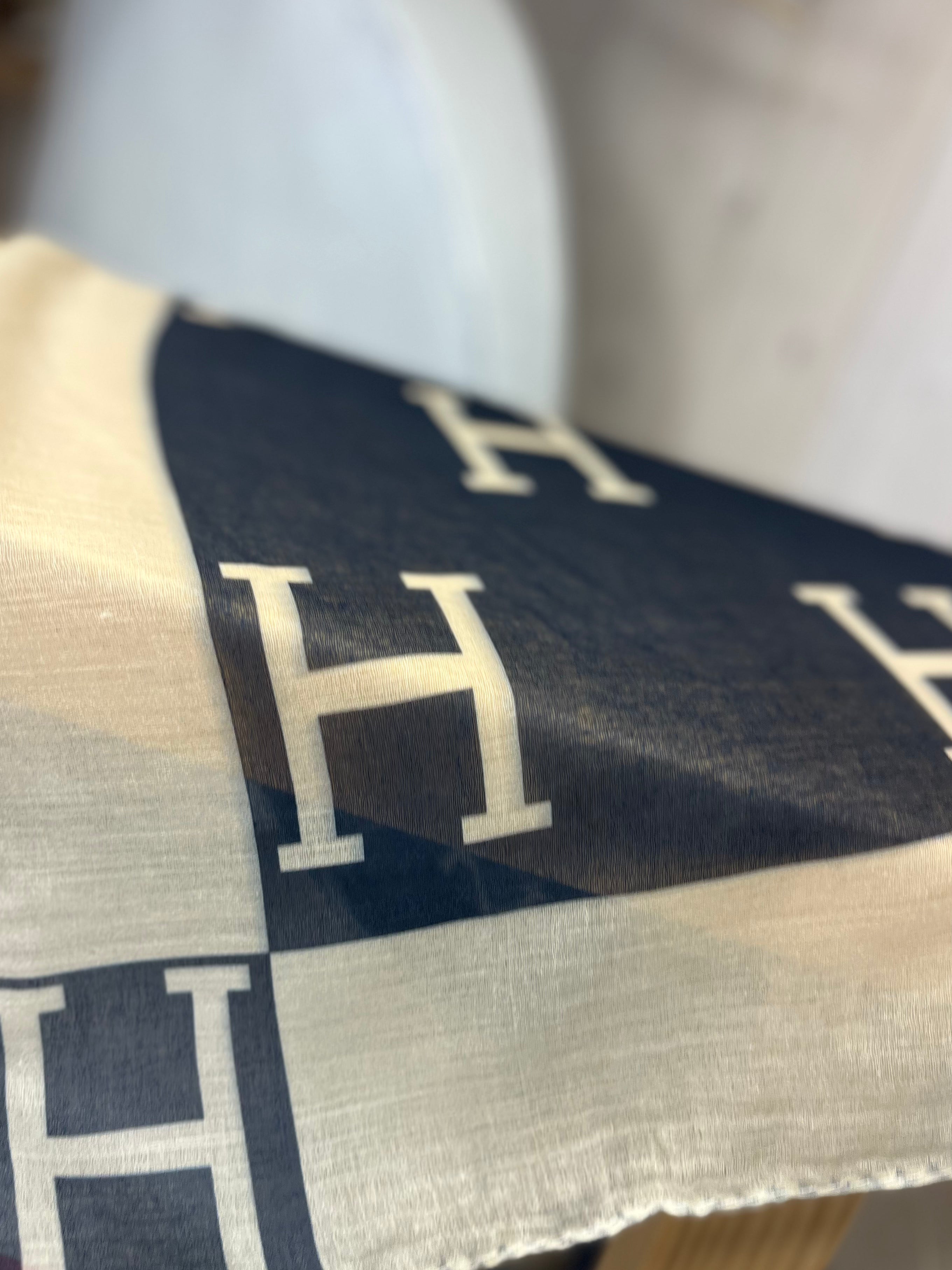 H Scarf