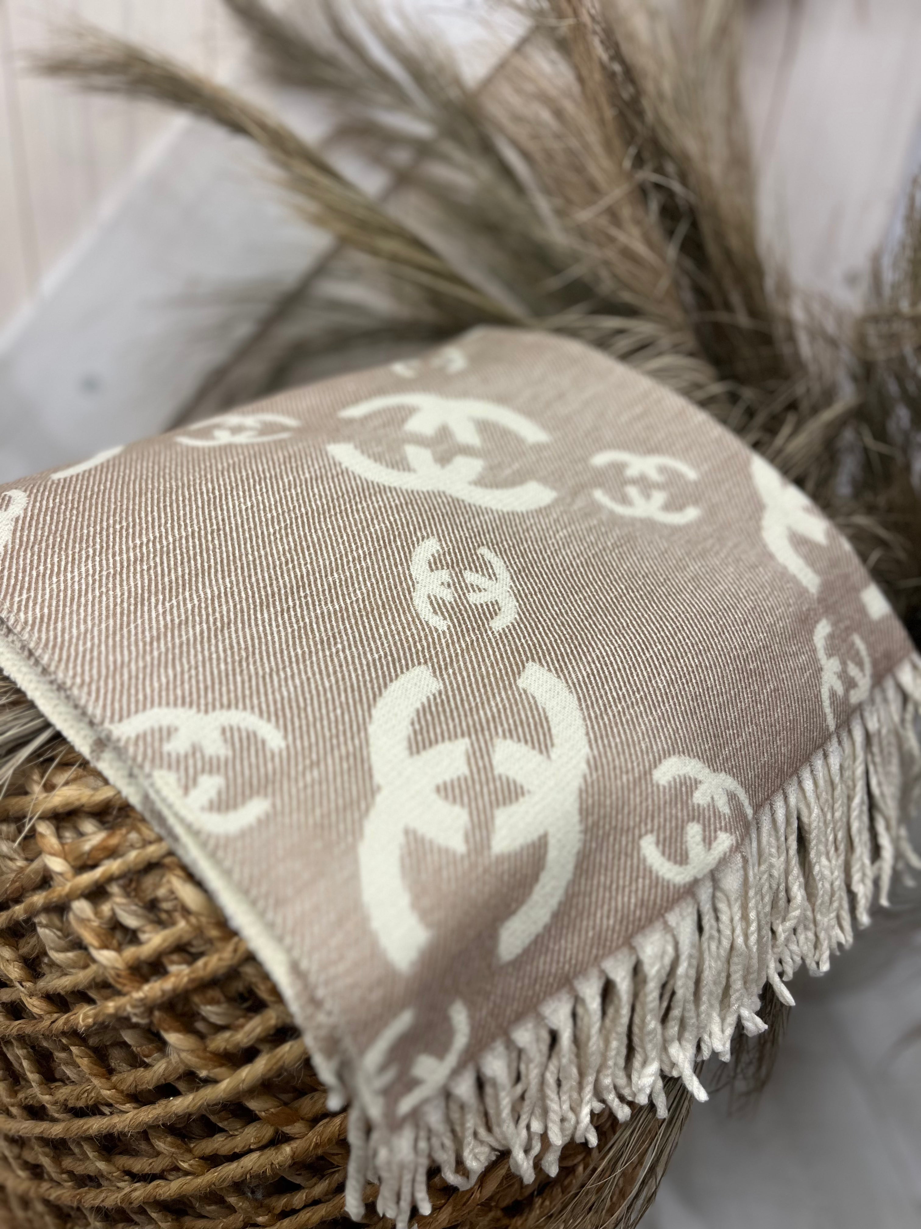 Soft Patterned Reversible Tasseled Scarf