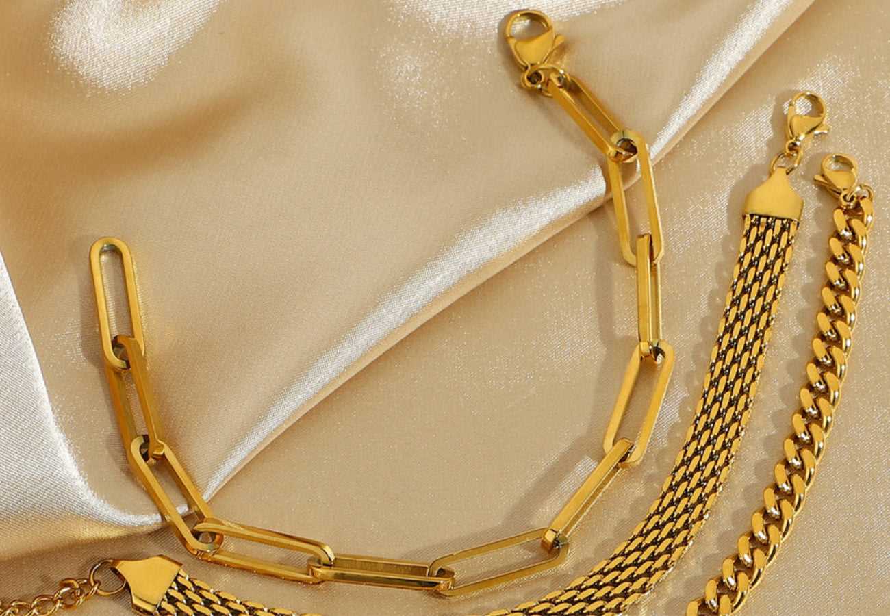 Flat Links Bracelet In Gold