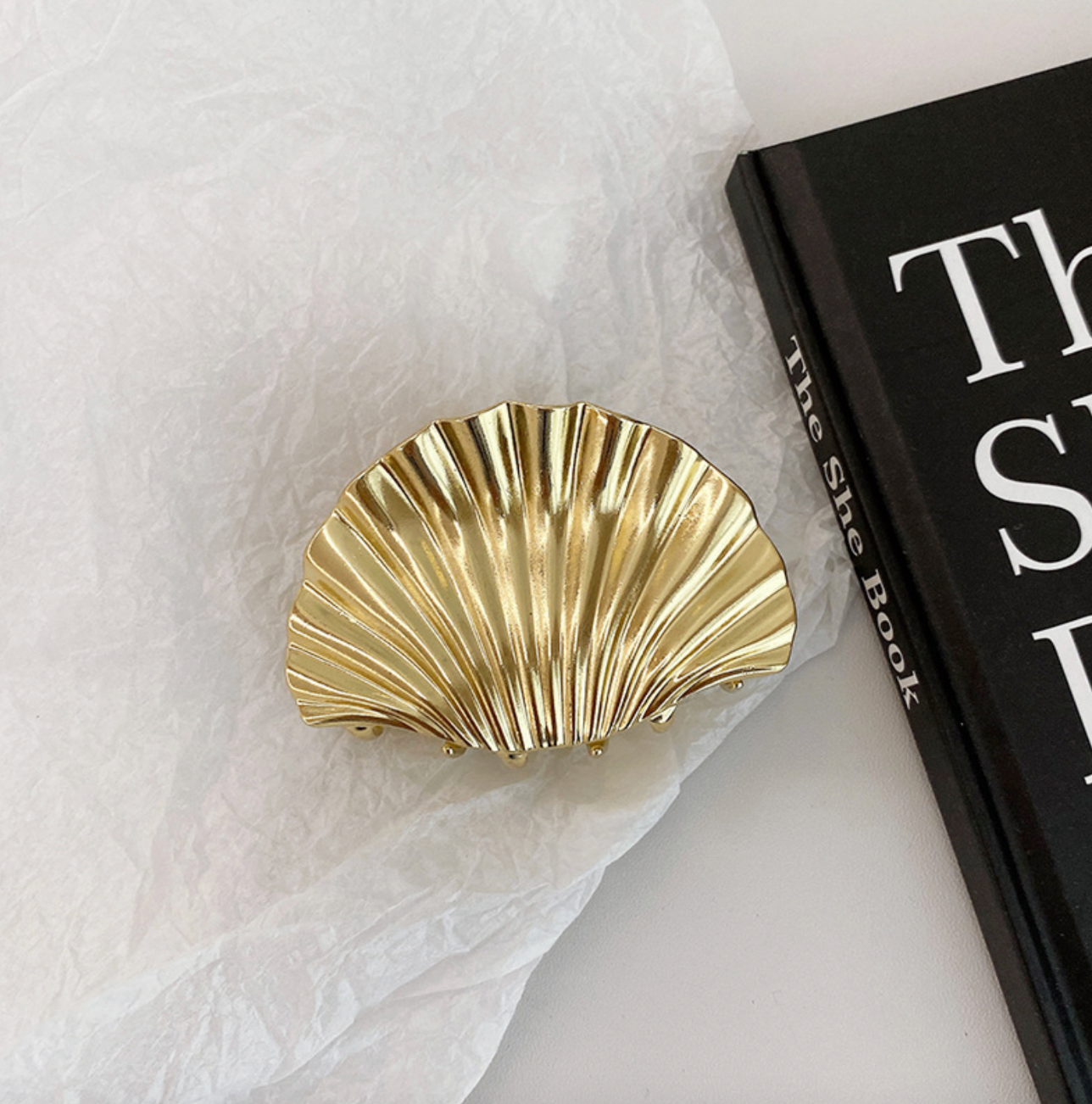 Clam shell claw clip