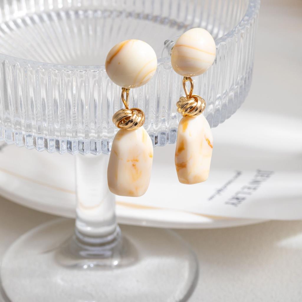 Marbled stud & drop earring in cream and gold