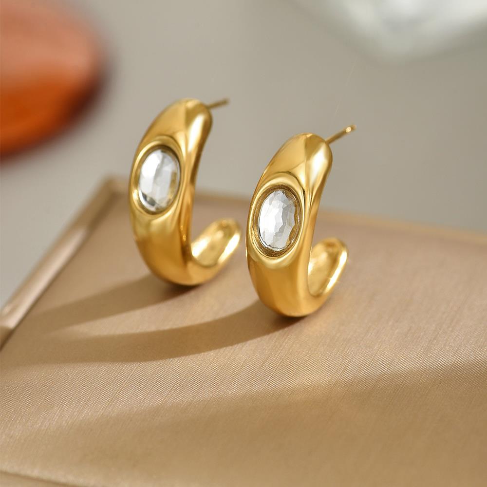 Curve Gold Earring with Gem Insert